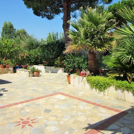 Hotel apartamentowy Artemis Vassilikos